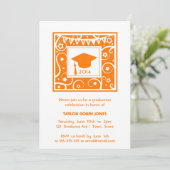 Oranje Mortarboard Moderne Graduation Invitations Kaart (Staand voorkant)
