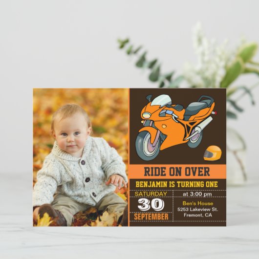 Oranje Motorcycle Racing Eerste Verjaardagsuitnodi Kaart (Staand voorkant)