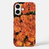 Oranje Mums iPhone 16 Hoesje (Achterkant)