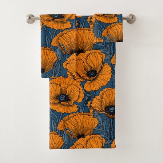 Oranje papaver op donkerblauw bad handdoek (Insitu)