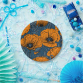 Oranje papaver op donkerblauw papieren bordje (Feest)
