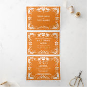 Oranje papel picado houdt van een bruiloft drieluik uitnodiging (Binnen)