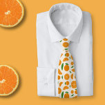 Oranje patroon stropdas<br><div class="desc">Een stropdas met een plak, halve plak en volledig sinaasappel, voor citrusliefhebbers. Het kan een frisse touch toevoegen wanneer je naar je werk gaat!</div>