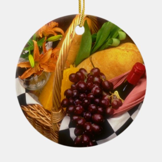 Oranje picknand met wijn, kaas, brood en keramisch ornament (Voorkant)