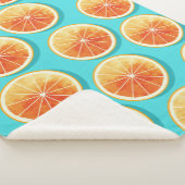 Oranje plakken op blauw sherpa deken (3/4)