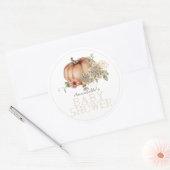 Oranje pompoen en Baby shower van White Dahlia Ronde Sticker (Envelop)