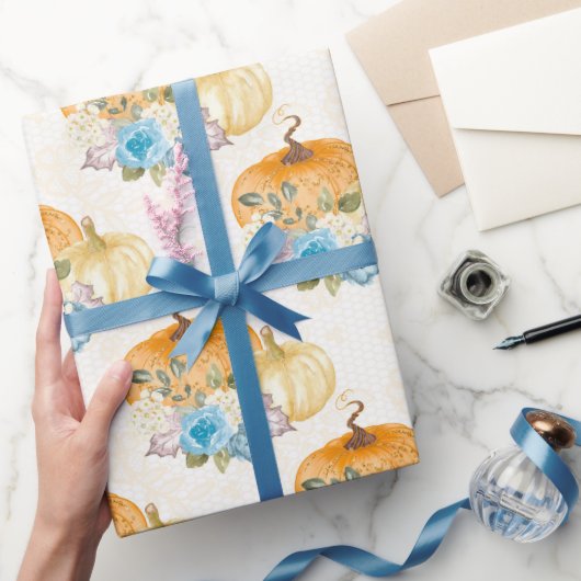 Oranje pompoenen en Blue Flowers Thanksgiving Cadeaupapier (Geschenken)