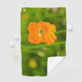 Oranje Poppy Flower Foto op groen met naam Golfhanddoek (Insitu)