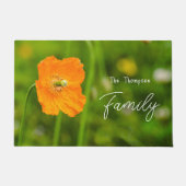 Oranje Poppy Flower op Groen Custom Family Name Deurmat (Voorkant)