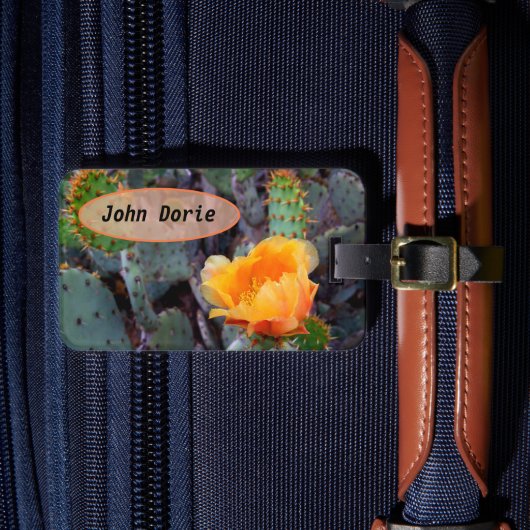 Oranje Prickly Pear Opuntia Cactus Flower Photo Bagagelabel (Voorkant Insitu 4)