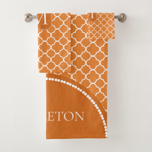 Oranje Quatrefoil - Monogram Bad Handdoek (Insitu)
