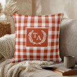 Oranje-Red Gingham Monogram Crest Kussen<br><div class="desc">Elegant en rustiek Sinaasappel-rood Gingham Monogram Crest Sierkussen.</div>