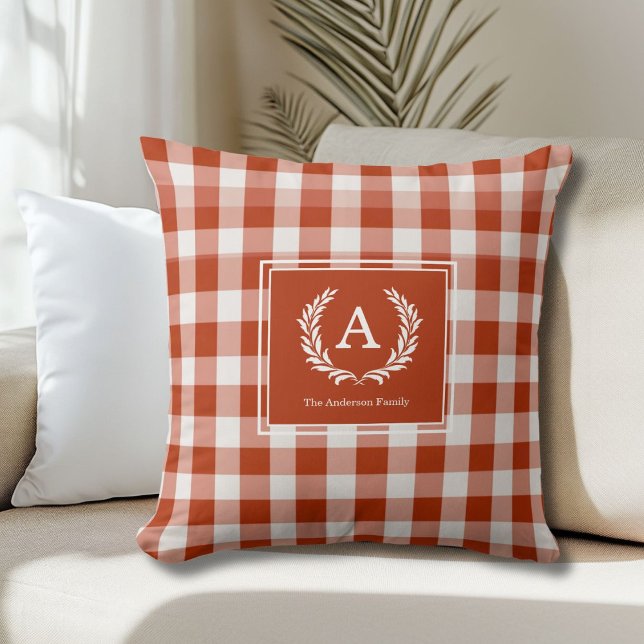 Oranje-Red Gingham Monogram Crest Kussen (Orange-Red Gingham Monogram Crest Throw Pillow)