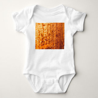 Oranje regendruppels op glas, abstracte achtergron romper
