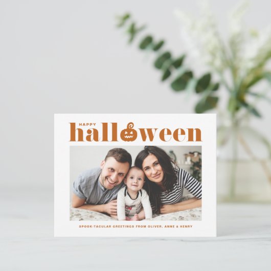 Oranje Retro Typografie Happy Halloween Aankondigingskaart (Staand voorkant)