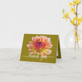 Oranje rode Dahlia groene achtergrond bedankt Kaart (Gele Bloem)