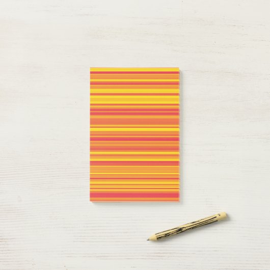 Oranje rode gele strepen post-it® notes (Op bureau)