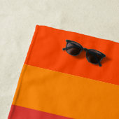 Oranje rode groene gestreepte gepersonaliseerde yo strandlaken (In situ)