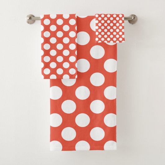 Oranje Rood: Groot wit Stippenpatroon Bad Handdoek (Insitu)