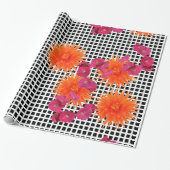 Oranje roze bloemen B/W-vinkslagpapier Cadeaupapier (Uitgerold)