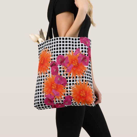 Oranje roze bloemen zwart-witte Canvas tas (Dichtbij)