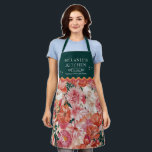 Oranje roze bloemmotief monogram schort<br><div class="desc">Verhoog uw ruimte met het Oranje Roze Bloempatroon Monogram tapijt, met een levendige mix van warme tinten, delicate bloemdetails en een persoonlijke touch. Perfect voor het toevoegen van warmte en elegantie aan woonkamers, slaapkamers of ingangen, dit tapijt creëer een stijlvolle en uitnodigende sfeer. Ideaal voor diegenen die houden van een...</div>