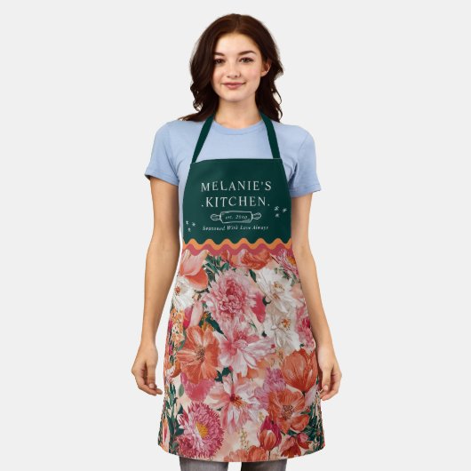 Oranje roze bloemmotief monogram schort (Gedragen)