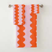 Oranje Roze Groovy Stripe Minimalistische Lente Zo Bad Handdoek (Insitu)