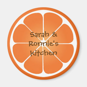 Oranje sappige vruchtenmoes in de marge van de mag magneet