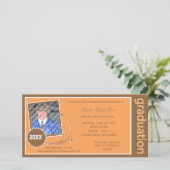 Oranje Scroll Afstuderen Fotouitnodiging (Staand voorkant)