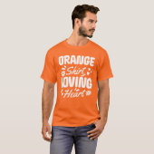 Oranje Shirt Liefdevol Hart (Voorkant volledig)