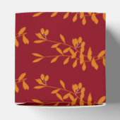 Oranje silhouetbladeren op rood bedankdoosjes (Bovenkant)