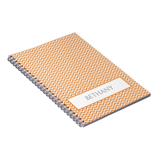 Oranje Simple Chevron Personalized Notitieboek (Rechterzijde)