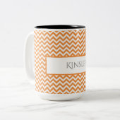 Oranje Simple Chevron Two-Tone Koffee Mok (Voorkant links)