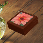 Oranje Single Dahlia Floral Cadeaudoosje<br><div class="desc">Winkel trinkets,  sieraden en andere kleine keepsakes in deze houten cadeaudoos met keramische tegels die voorzien zijn van het afbeelding van de foto van een oranje,  alleenstaande Dahlia-bloem. Een mooi,  bloemetjesontwerp! Selecteer de grootte en kleur van het cadeauvakje.</div>