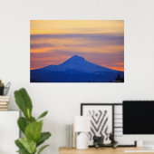 Oranje Sky Snow Capped Blue Mountain Poster (Thuiskantoor)