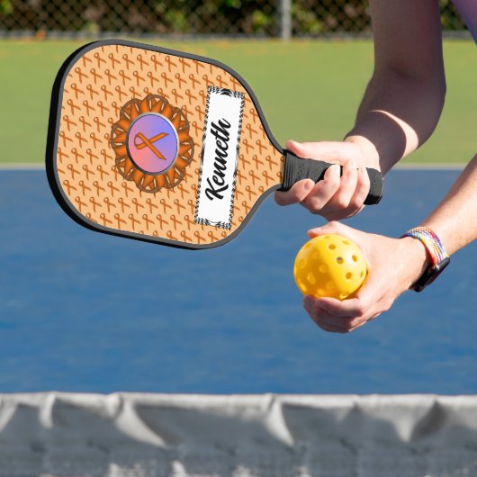 Oranje standaardlintje door Kenneth Yoncich Pickleball Paddle (Insitu)
