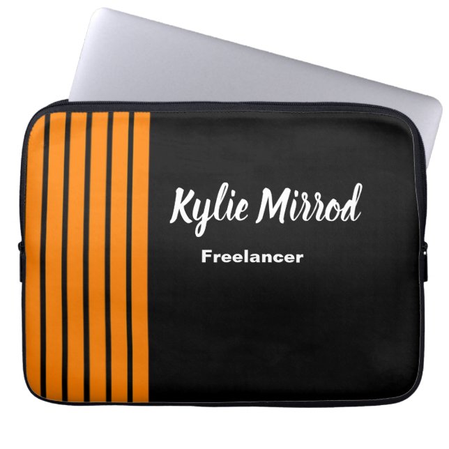 Oranje streep zwart laptop sleeve (Voorkant)