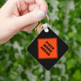 Oranje stuk werk vooruit op weg gepersonaliseerd t sleutelhanger