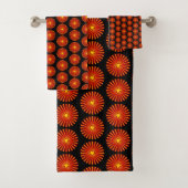 Oranje Sunburst Fractal Beach House Pattern Bad Handdoek (Insitu)