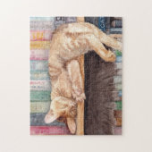 Oranje Tabby Cat op een boekenplank Legpuzzel (Verticaal)