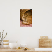 Oranje tabby die slaapt in de wasmand poster (Keuken)