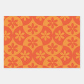 Oranje tangerine bloemen op mid-century scallop inpakpapier vel (Voorkant 2)