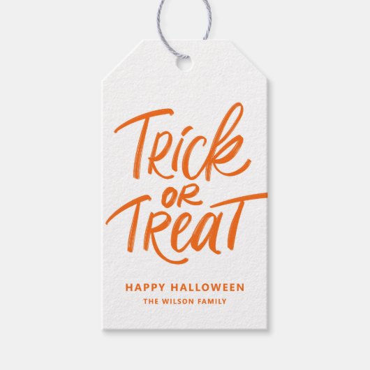 Oranje Trick or treat Hand Lettering Halloween Cadeaulabel (Voorkant)