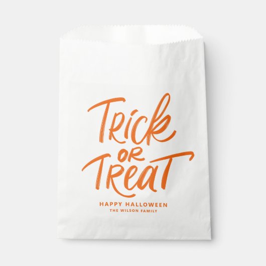 Oranje Trick or treat Lettering Halloween Party Bedankzakje (Voorkant)