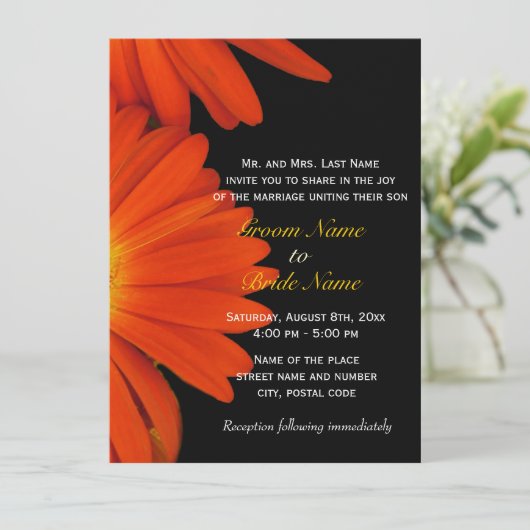 Oranje uitnodiging voor het huwelijk in gerbera da (Staand voorkant)