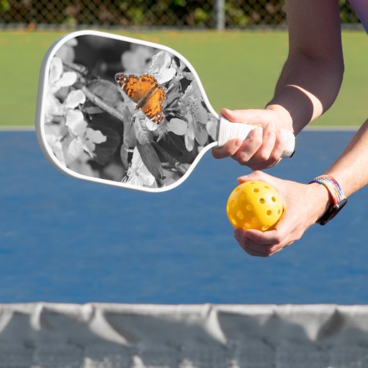 Oranje vlinder op bloesem pickleball peddel paddle (Insitu)