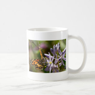 Oranje vlinder op Wilde Hyacinth Apparel & Gifts Koffiemok