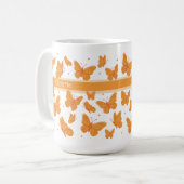 Oranje Vlinders & Stippen Aangepaste Naam Monogram Koffiemok (Voorkant links)