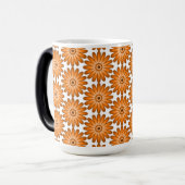 Oranje vormgeving in stijl van 70 jaar magische mok (Voorkant links)